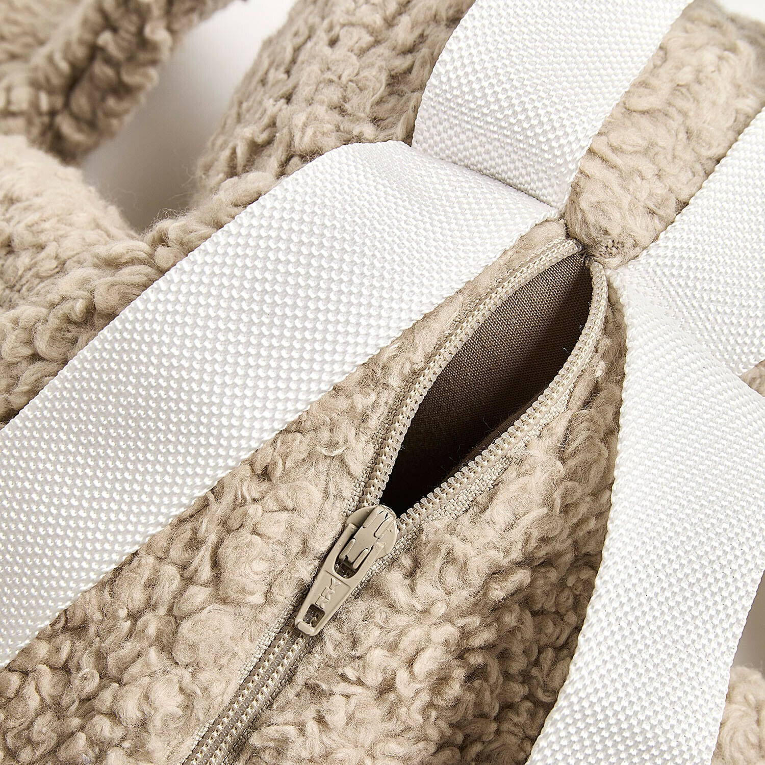 Batůžek ve tvaru zajíčka Fluffernap