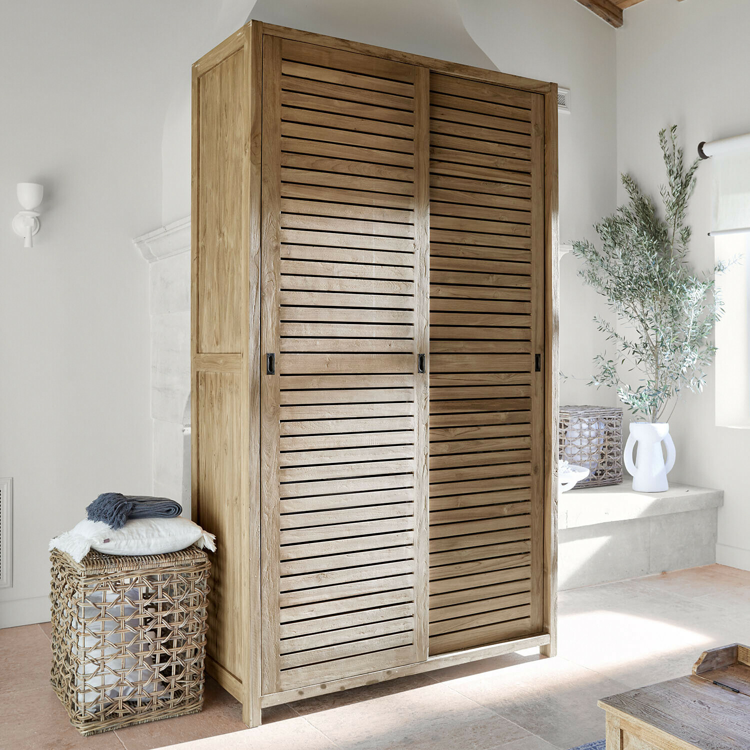 Šatní skříň Fairmontine