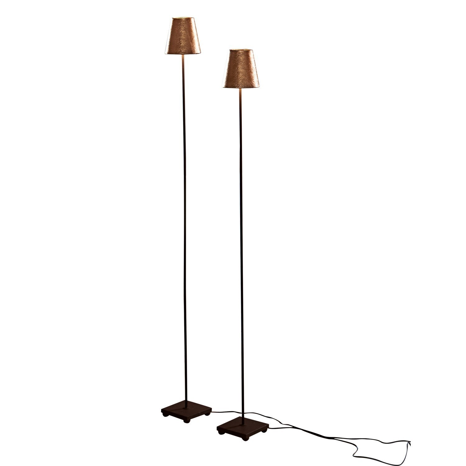 starožitná zlatá/černá Sada dvou stojacích lamp Tacoma s černým kovovým podstavcem a měděným stínidlem