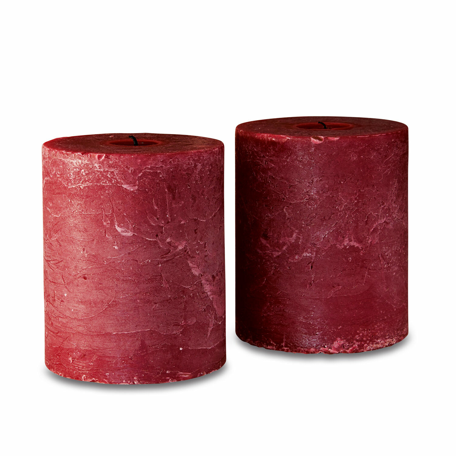 Sada dvou červených voskových svíček s rustikální texturou pro domácí dekoraci