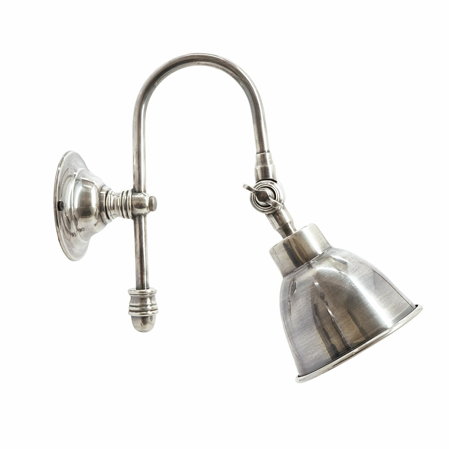 Starožitná stříbrná barva Nástěnné svítidlo Gemma z kovu v barvě antického stříbra, elegantní lampa do interiéru.