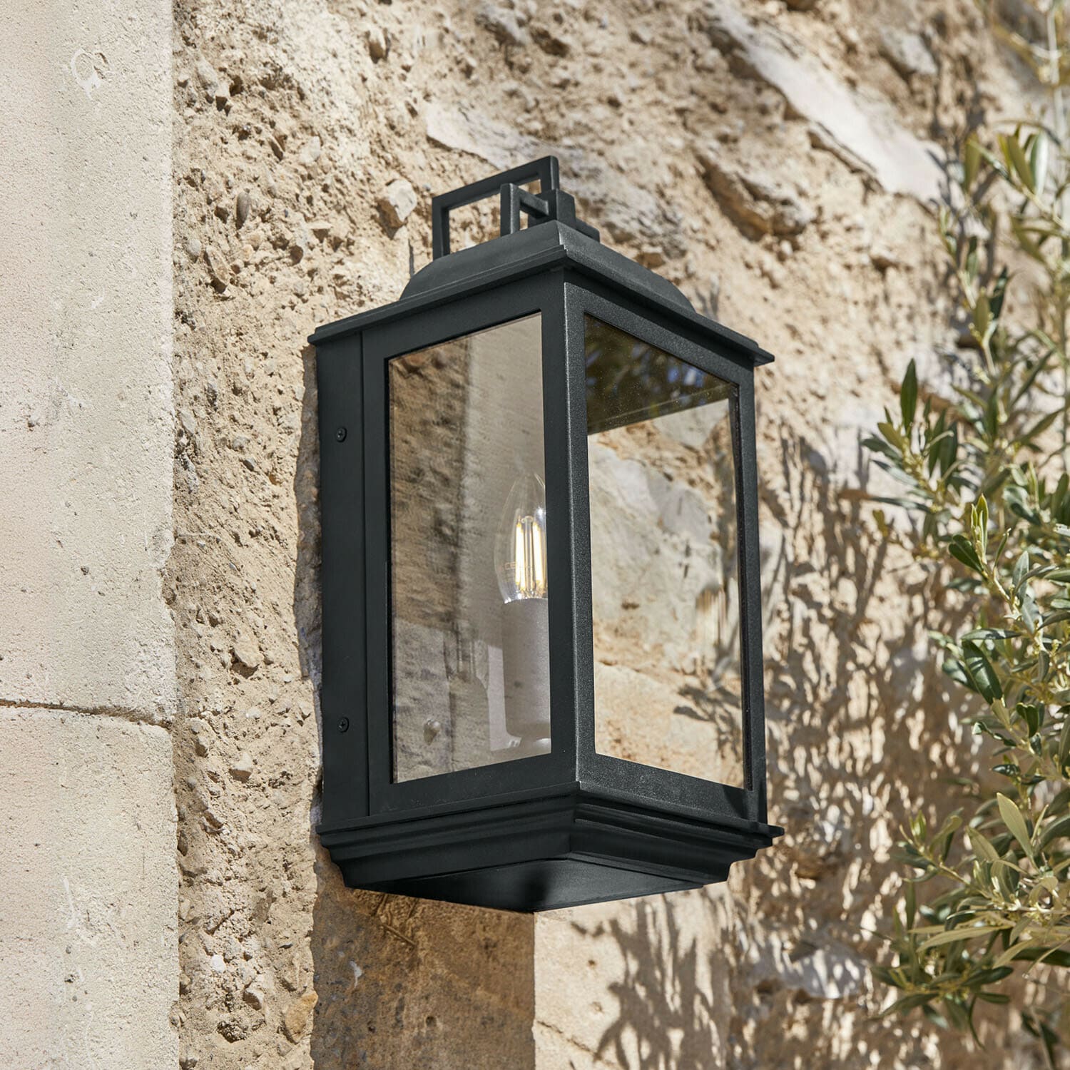 Venkovní nástěnná lampa Tovre Černé kovové nástěnné svítidlo s průhledným sklem, venkovní osvětlení fasády domu