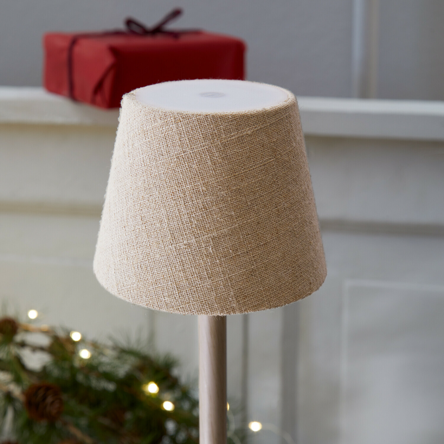 Dobíjecí stojací lampa Sylvainie