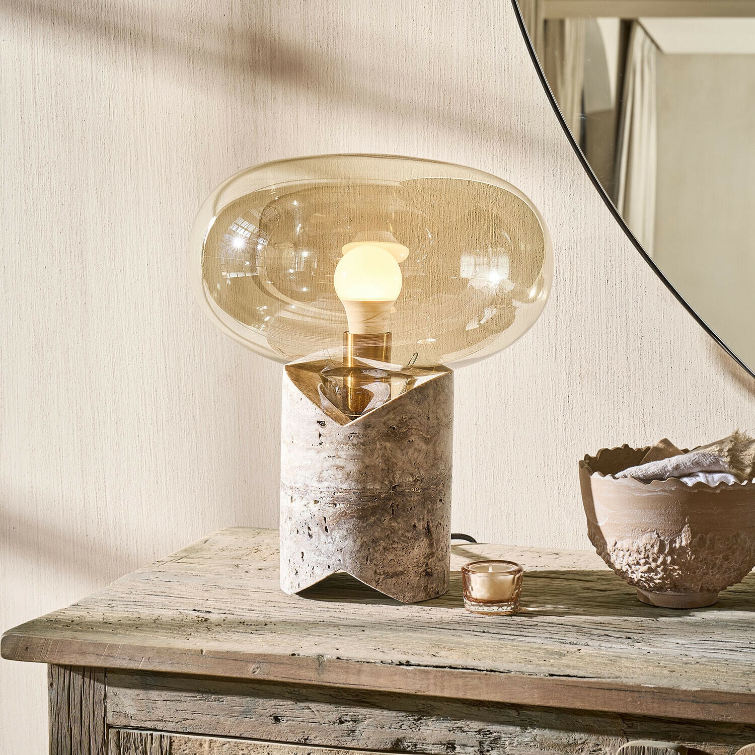 Stolní lampa Tarellas Stolní lampa z mramoru a skla v béžových odstínech, moderní design do obývacího pokoje