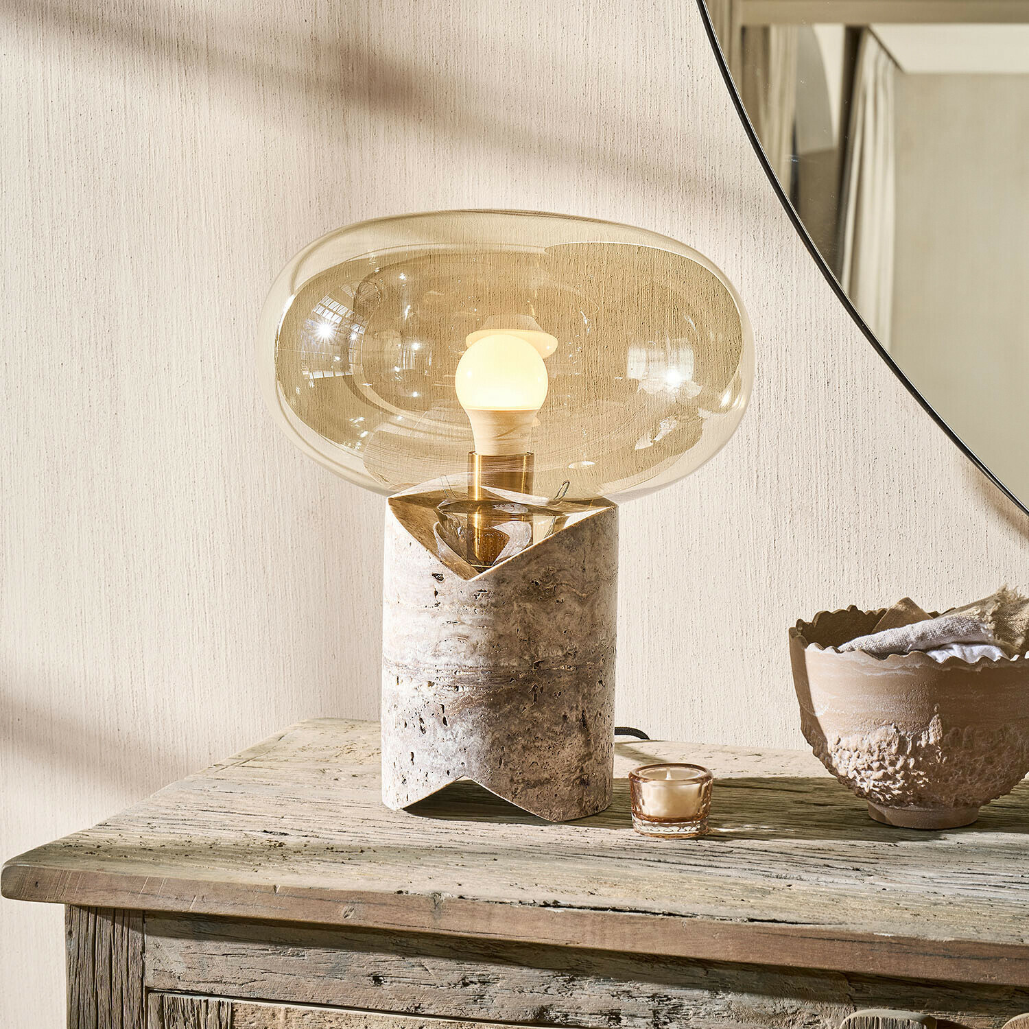 Stolní lampa Tarellas Stolní lampa z mramoru a skla v béžových odstínech, moderní design do obývacího pokoje
