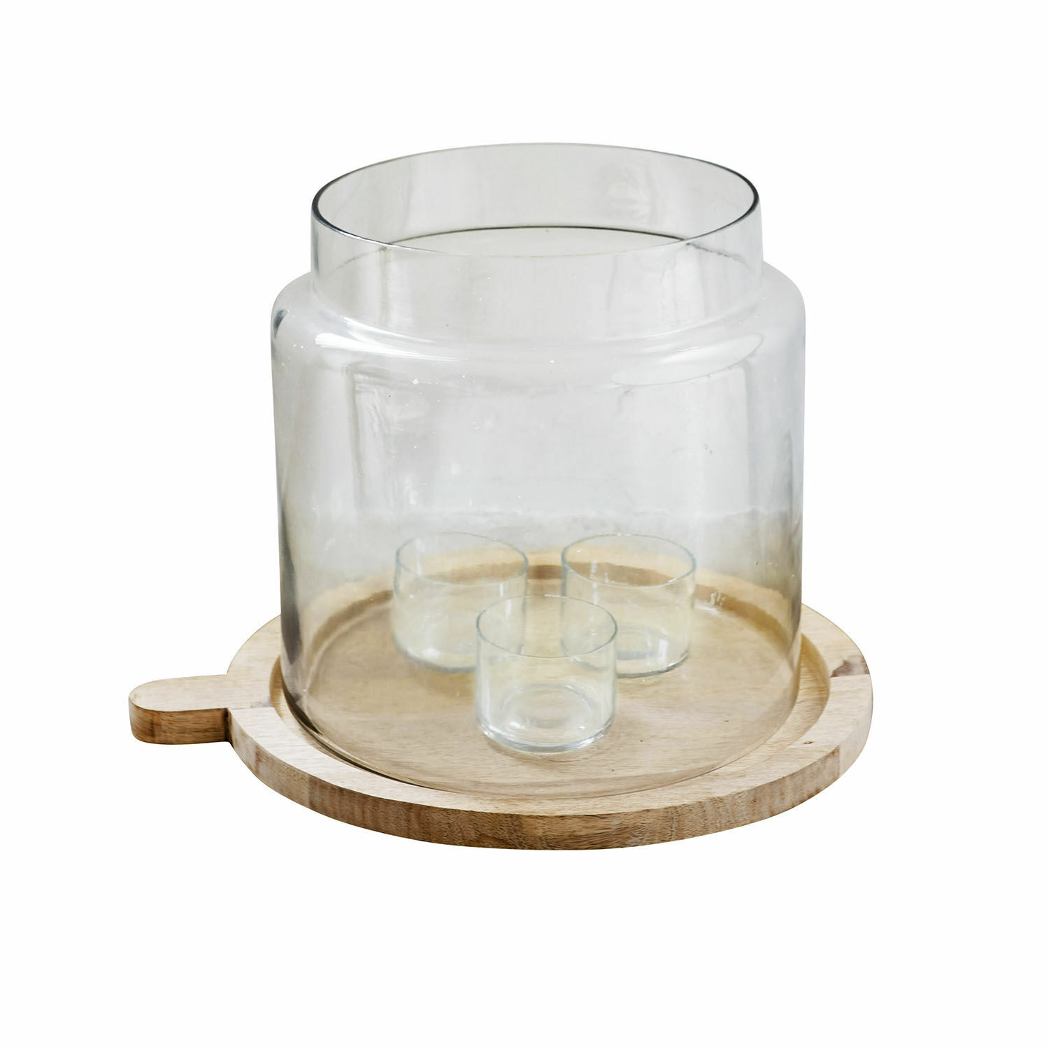 Skleněný svícen na dřevěném podstavci se třemi malými skleněnými svíčkami uvnitř