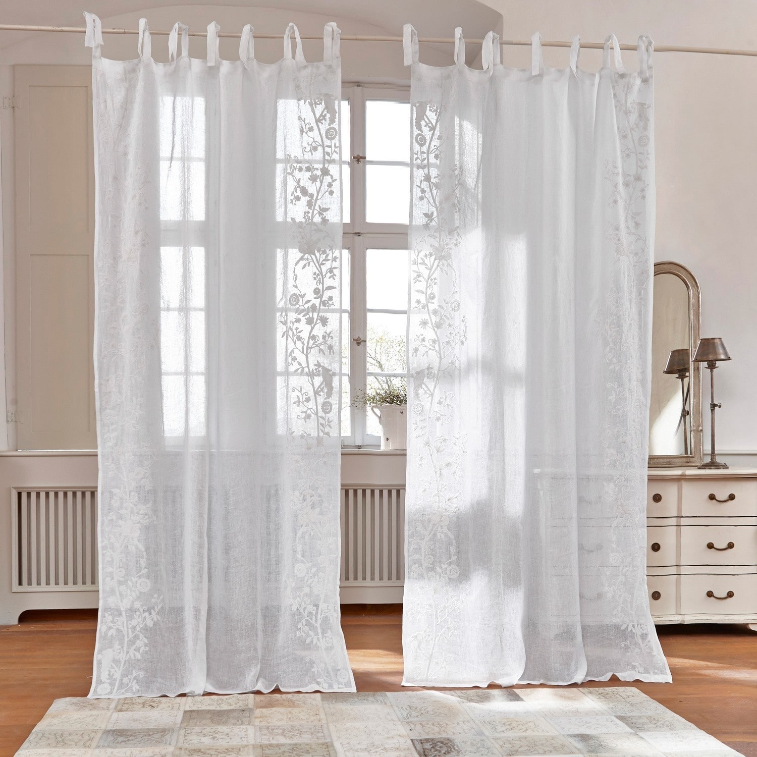 Záclona Douvaine Bílé průsvitné závěsy s jemnou květinovou výšivkou, elegantní dekorace oken