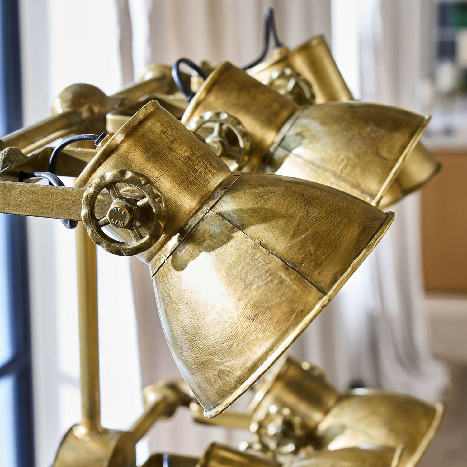 Stojací lampa Venshire