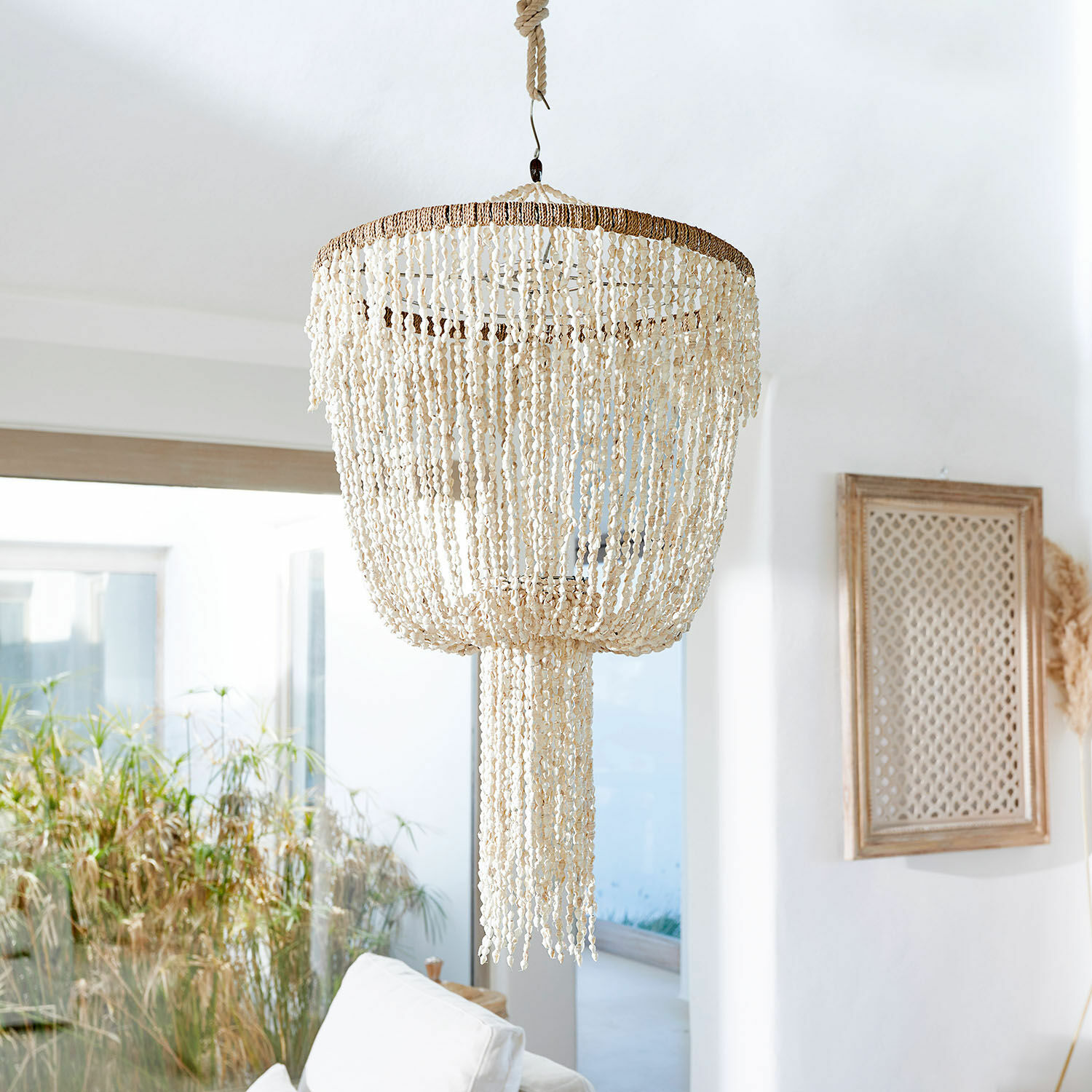 Stínítko lampy Trétudans Závěsná lampa z přírodních krémových mušlí pro boho interiérovou dekoraci
