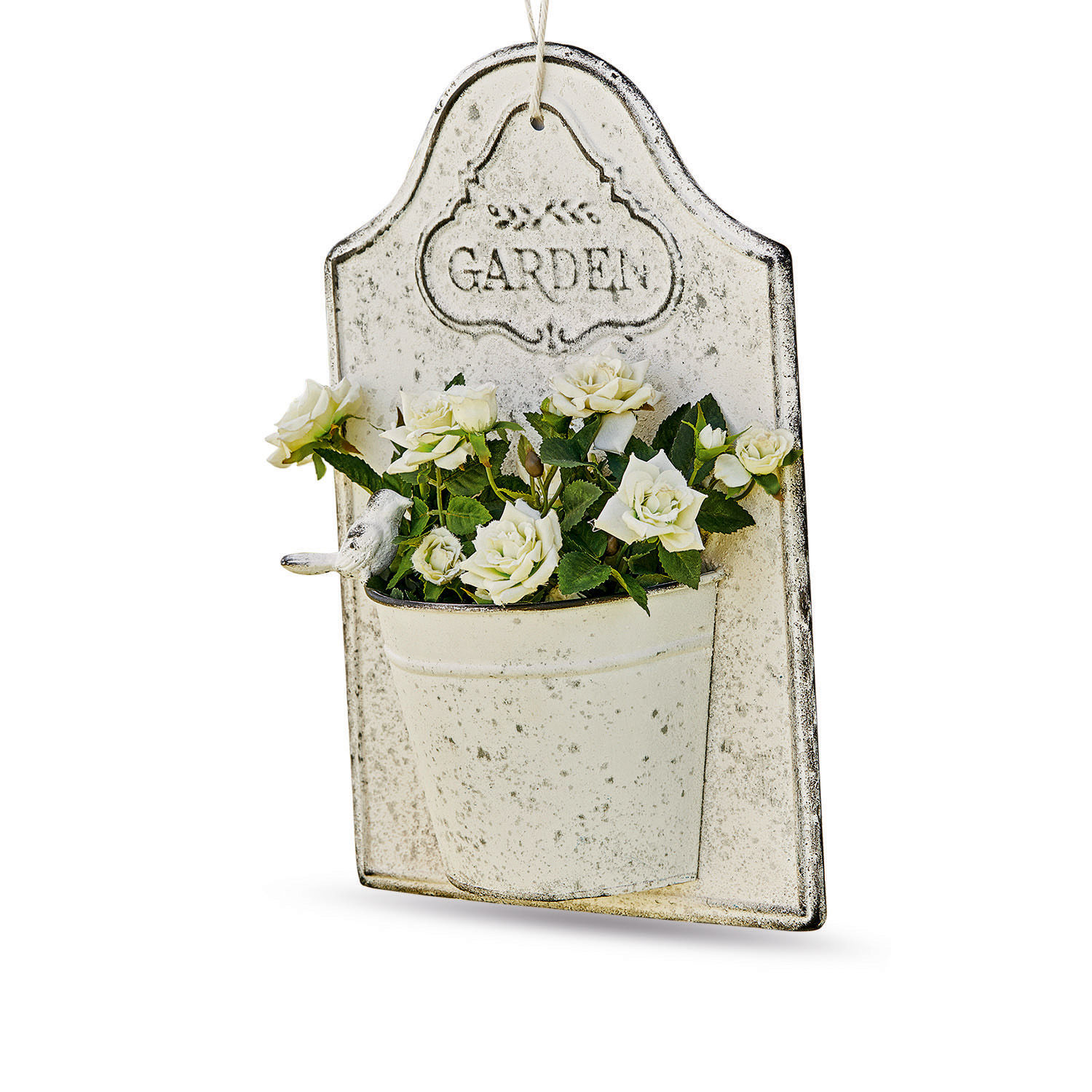 Nástěnný květináč Helsa Vintage kovová nástěnná dekorace s bílými růžemi a nápisem Garden do zahrady