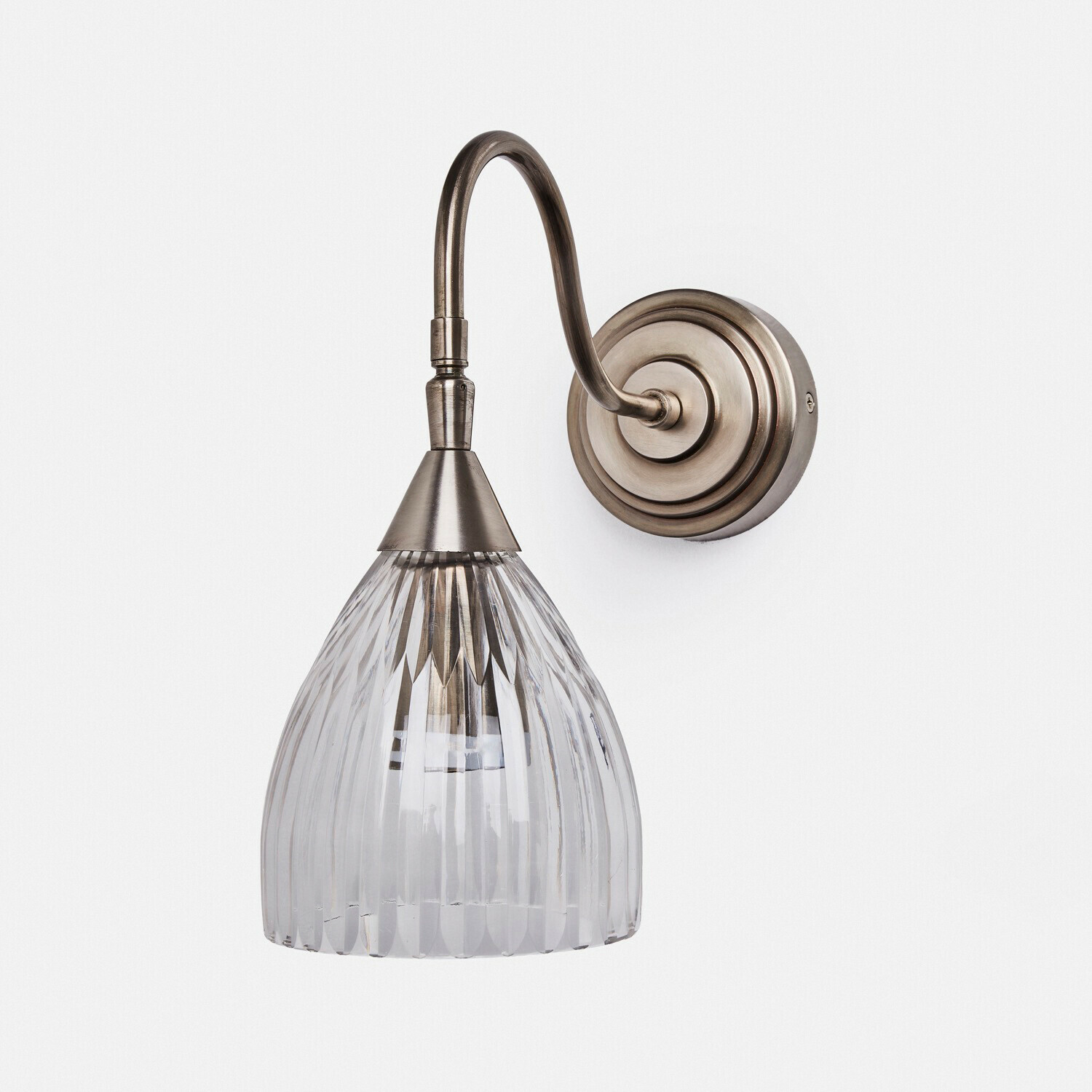 Nástěnná lampa Niamhs Nástěnné svítidlo z kovu ve starostříbrné barvě se skleněným stínidlem, elegantní osvětlení do obýváku