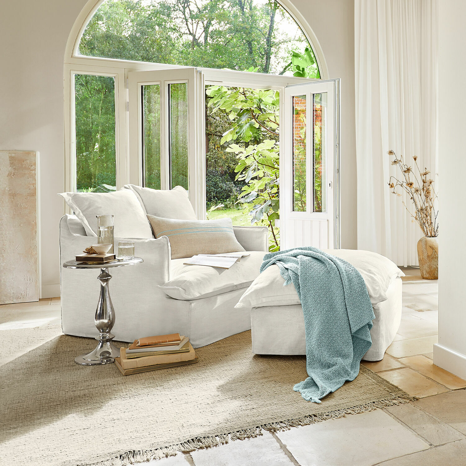 Křeslo s taburetem Avignon