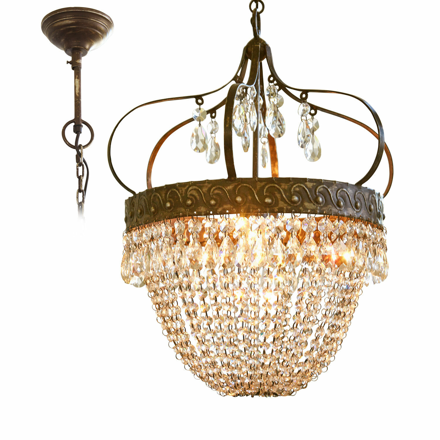 Lustr Margelieu Závěsný lustr z kovu a křišťálů ve starozlaté barvě, elegantní osvětlení do obývacího pokoje