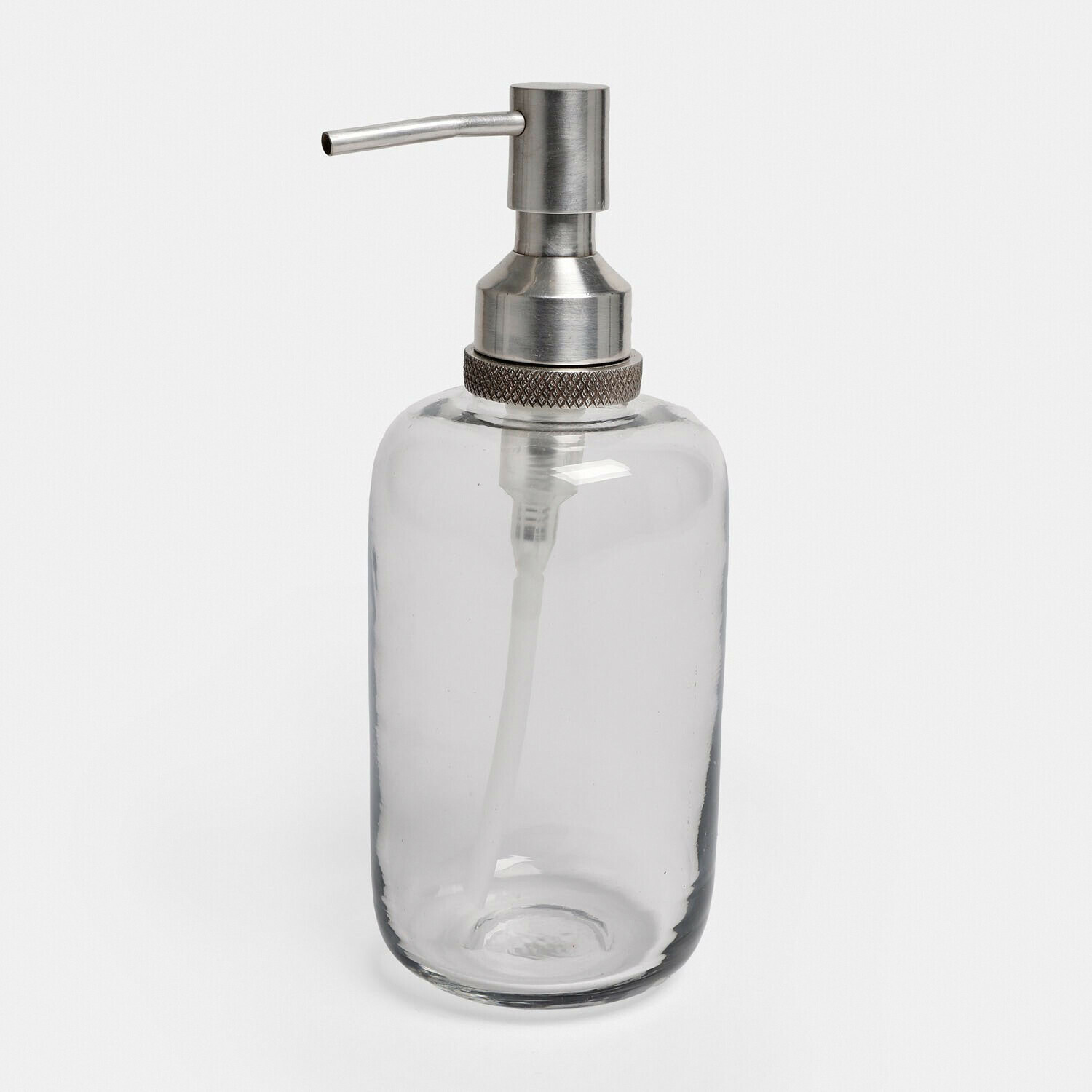 Průhledný skleněný dávkovač s kovovým stříbrným pumpičkou na mýdlo nebo tekutinu