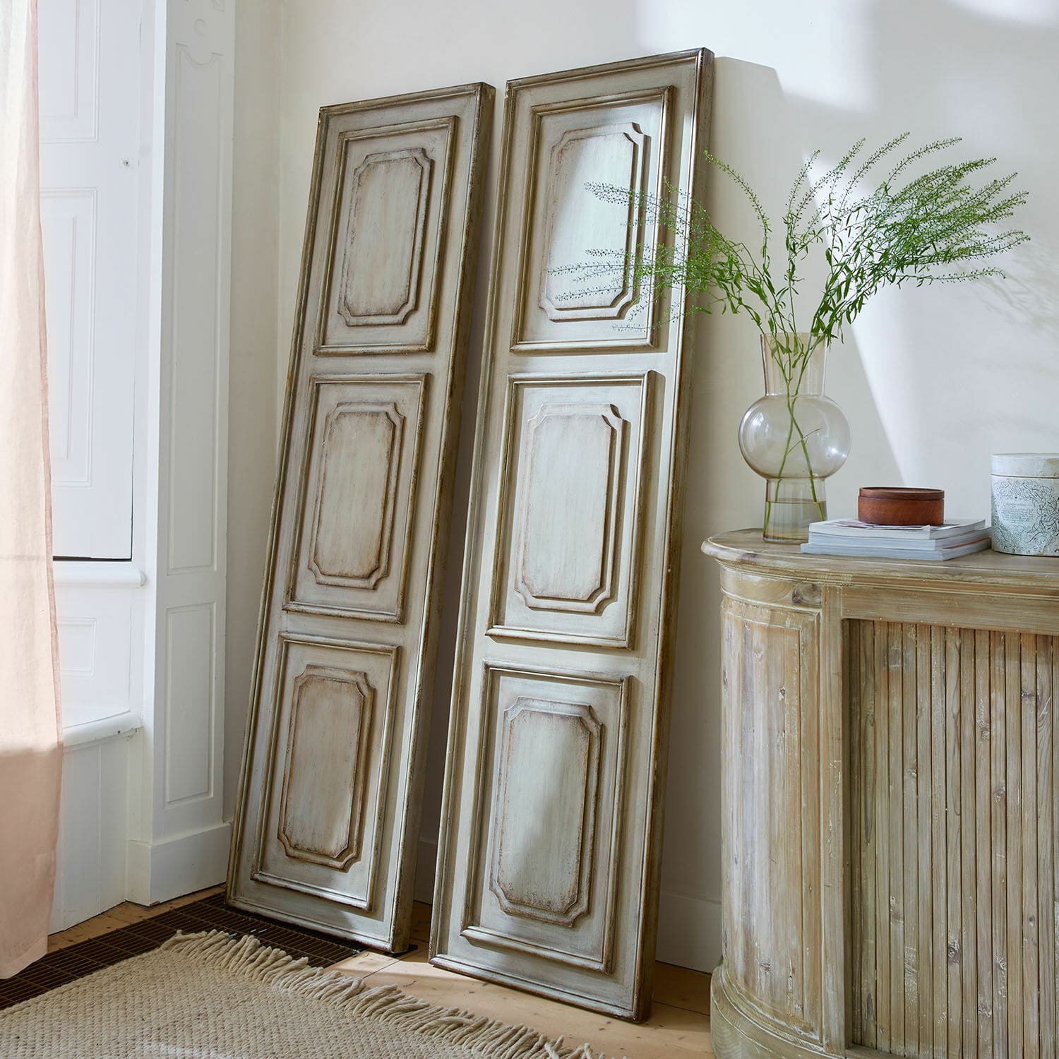 Dřevěné obložení, 2dílná sada Dovire Dřevěné vintage panely ve světlé béžové barvě s patinou pro rustikální interiérový design