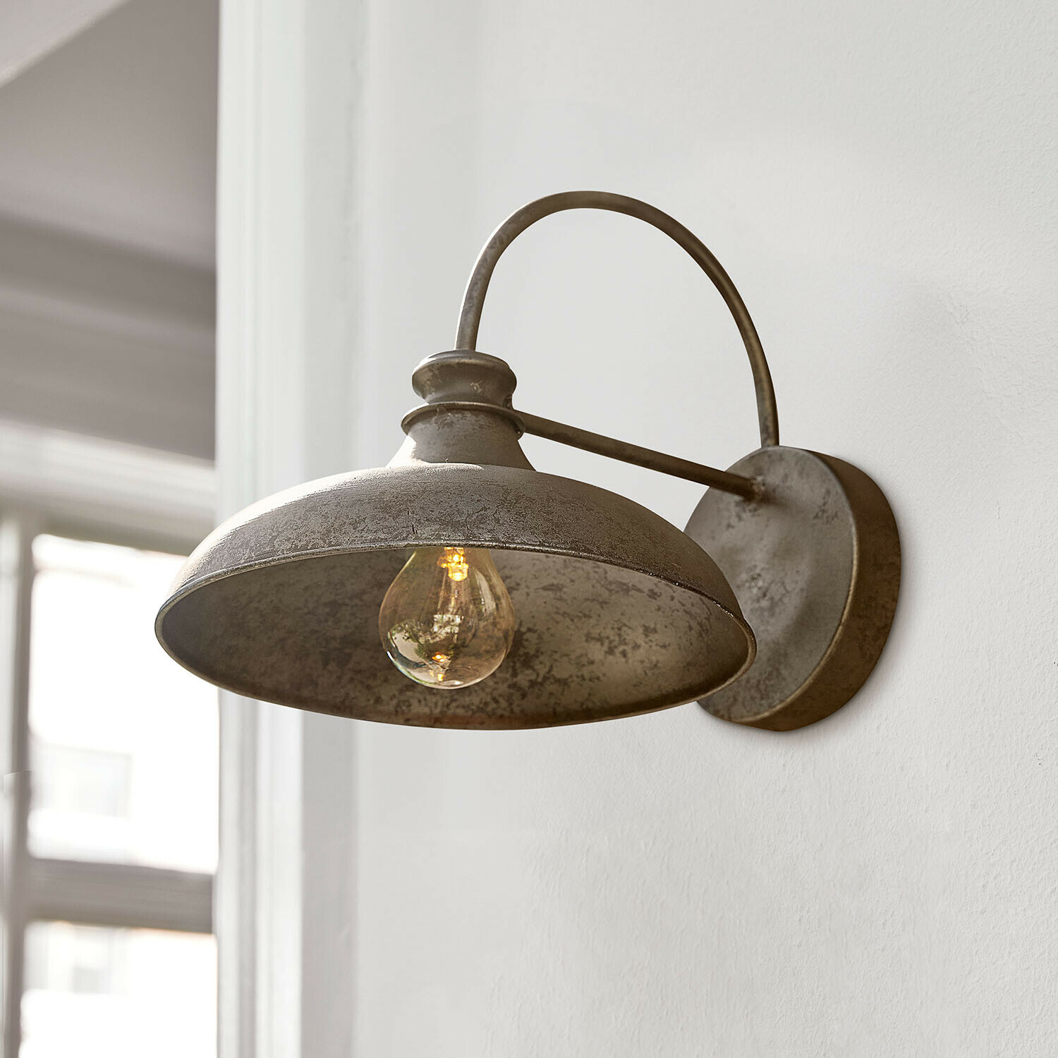Nástěnné LED svítidlo Chassorin Šedé kovové nástěnné svítidlo ve vintage stylu s dekorativní žárovkou pro venkovní osvětlení