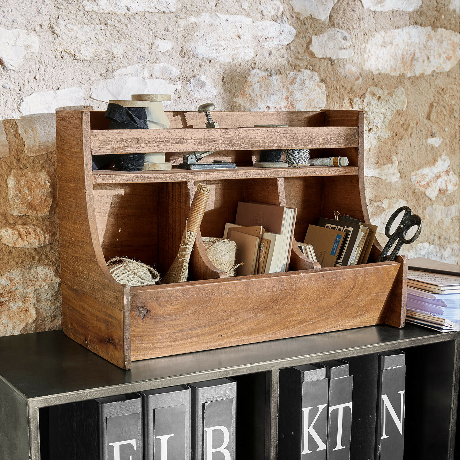 Dřevěný organizér na stůl s přihrádkami na provázky, nůžky a dokumenty v přírodní barvě dřeva
