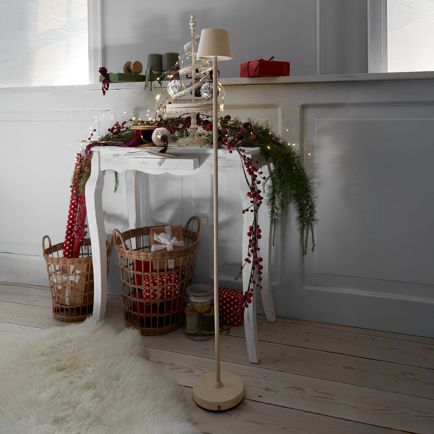 Dobíjecí stojací lampa Sylvainie