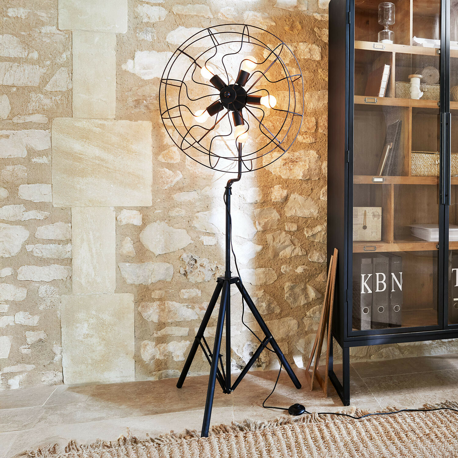 Stojací lampa Thunderfield