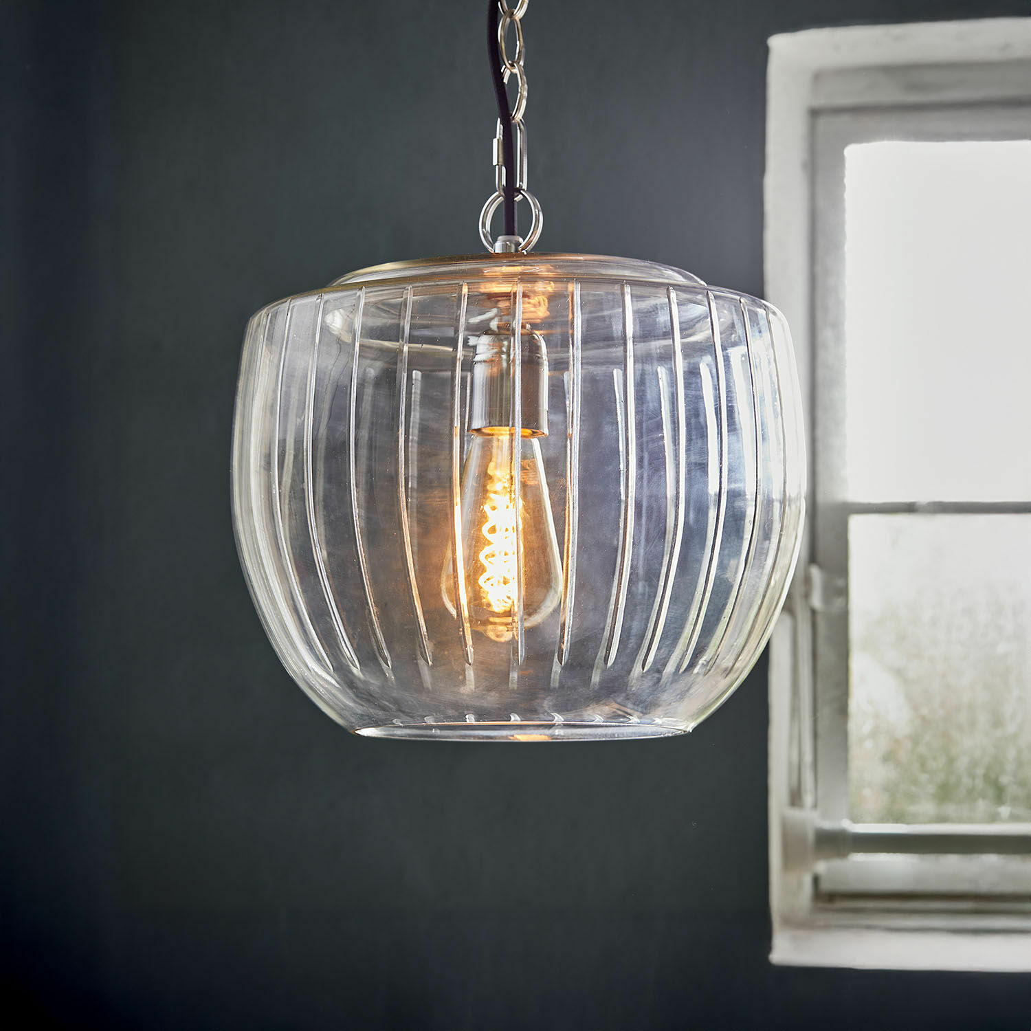 Závěsná lampa Aubrelle Průhledné skleněné závěsné svítidlo s dekorativní žárovkou, moderní osvětlení interiéru