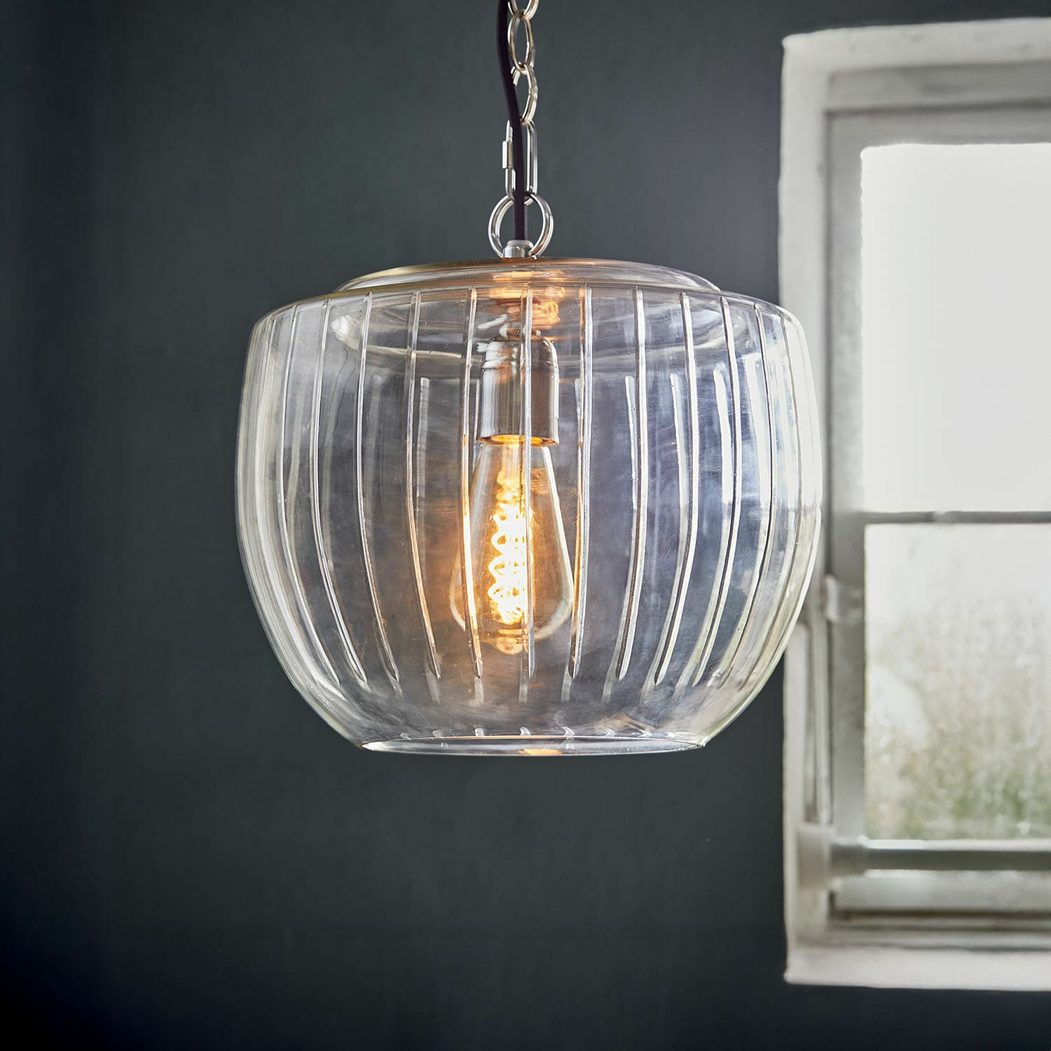 Závěsná lampa Aubrelle Průhledné skleněné závěsné svítidlo s dekorativní žárovkou, moderní osvětlení interiéru