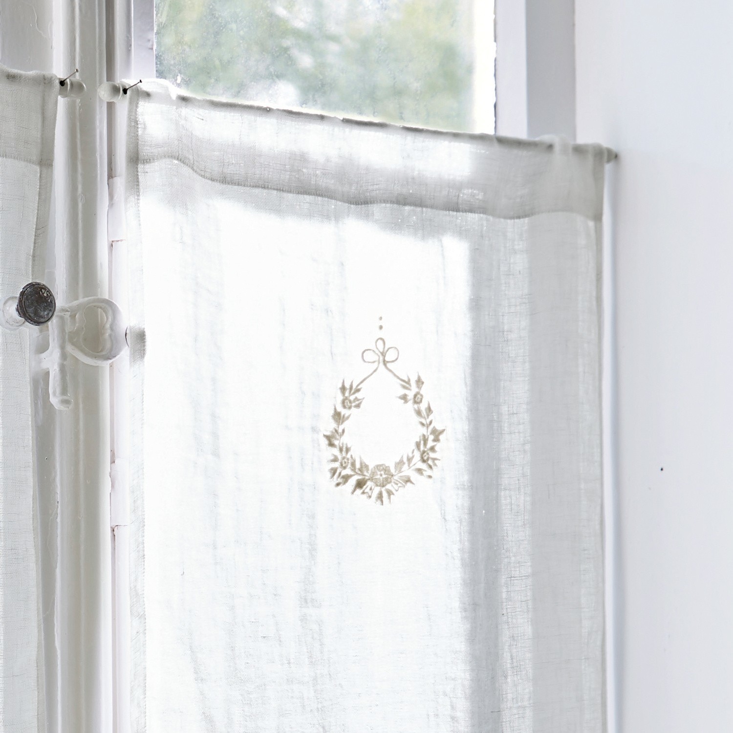 Krátká záclona Bréteny