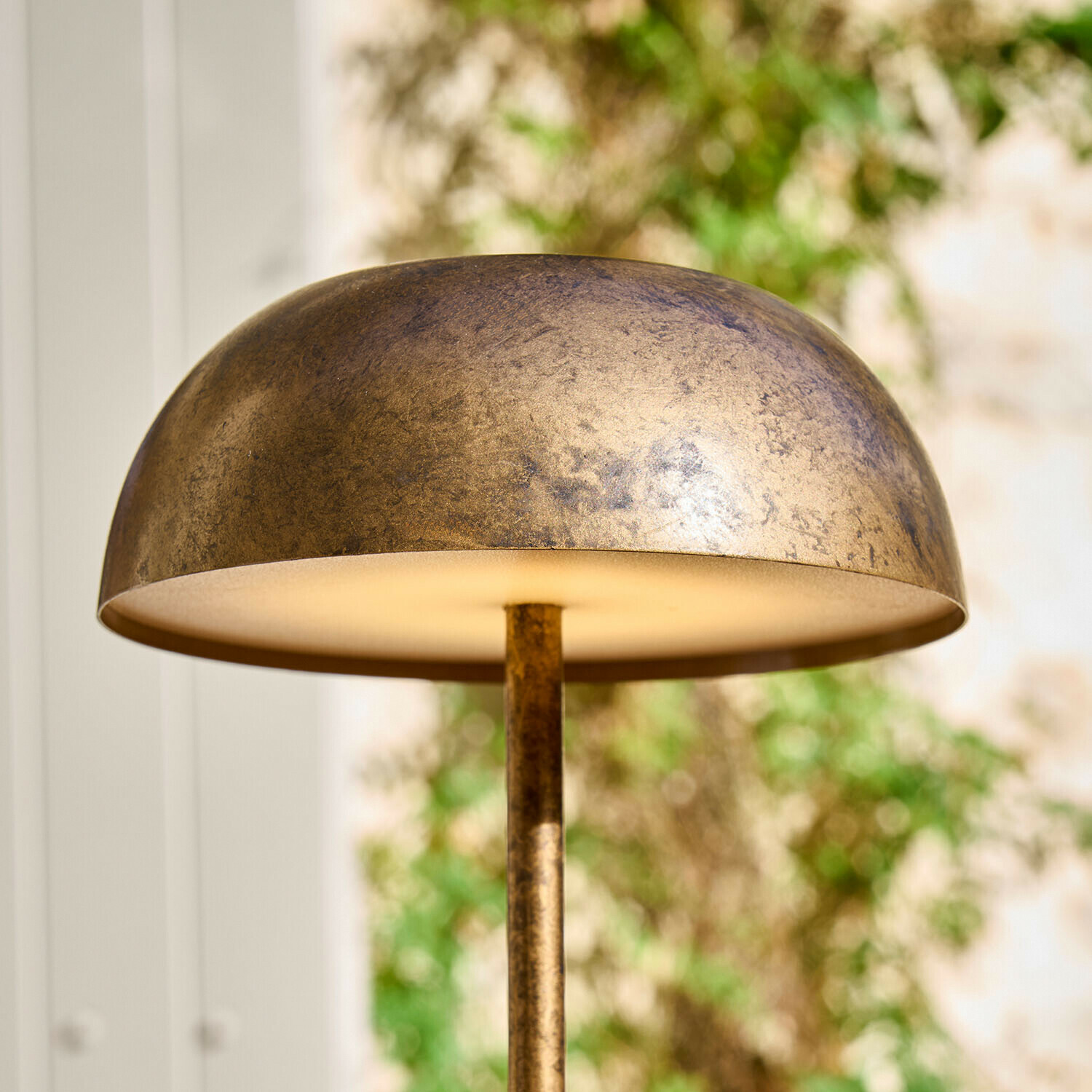 Dobíjecí stolní lampa Lumirah