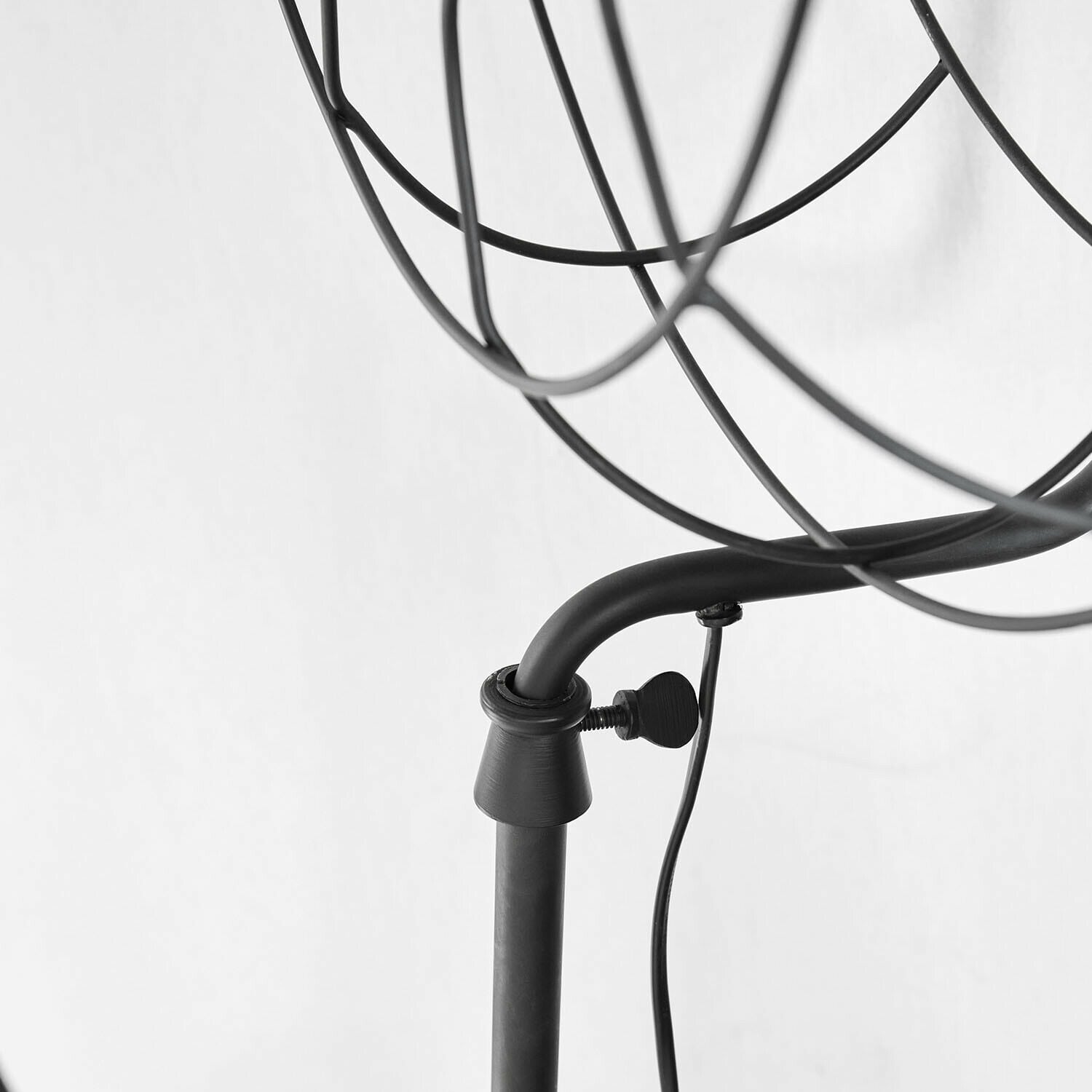 Stojací lampa Thunderfield