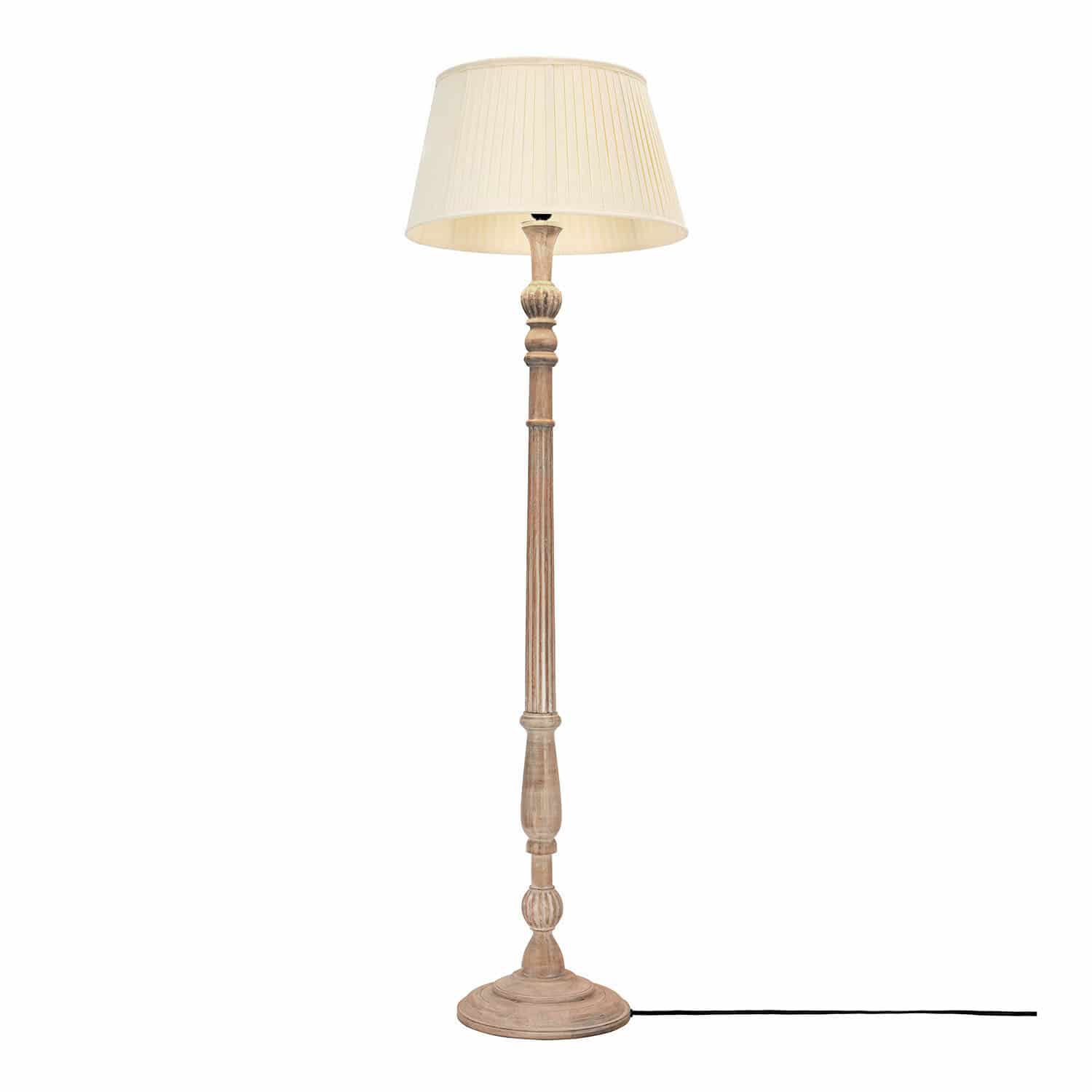 Stojací lampa Morten Stojací lampa s dřevěnou základnou a krémovým stínidlem, klasický design do obýváku
