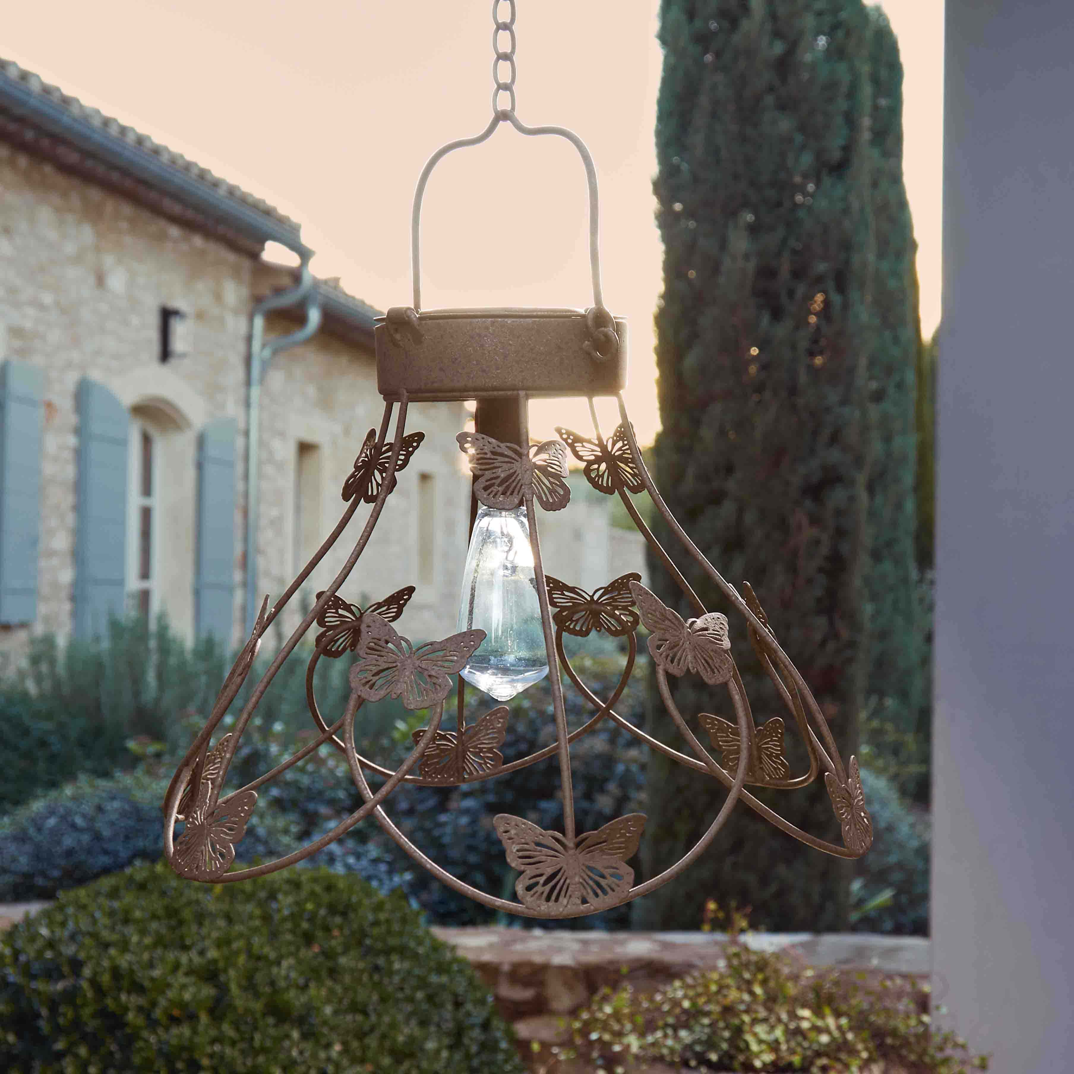 Závěsná kovová lampa s motýly v rezavé barvě, dekorativní zahradní lampa s LED žárovkou
