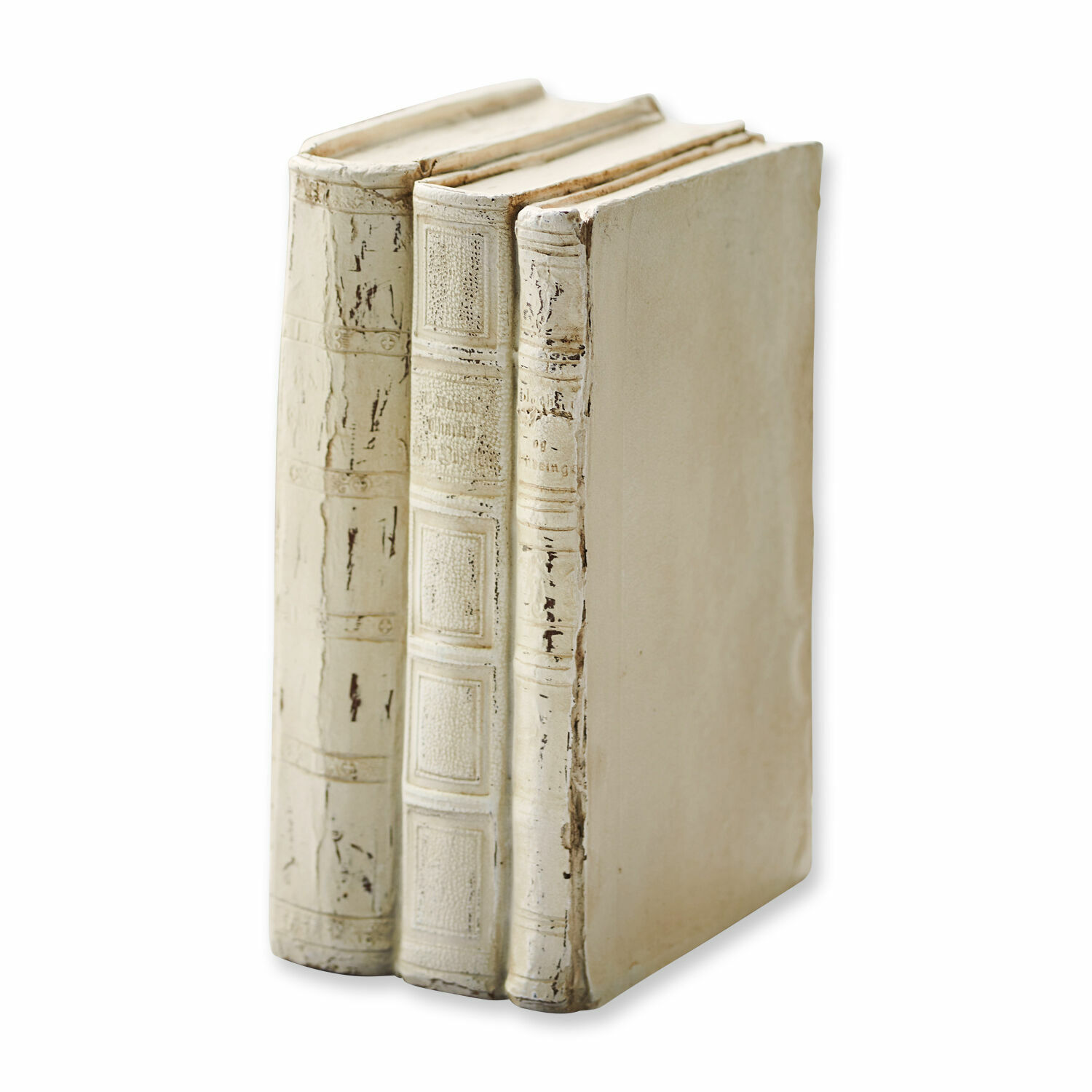 Tři krémové dekorativní knihy se starobylým vzhledem na bílém pozadí pro interiérový design