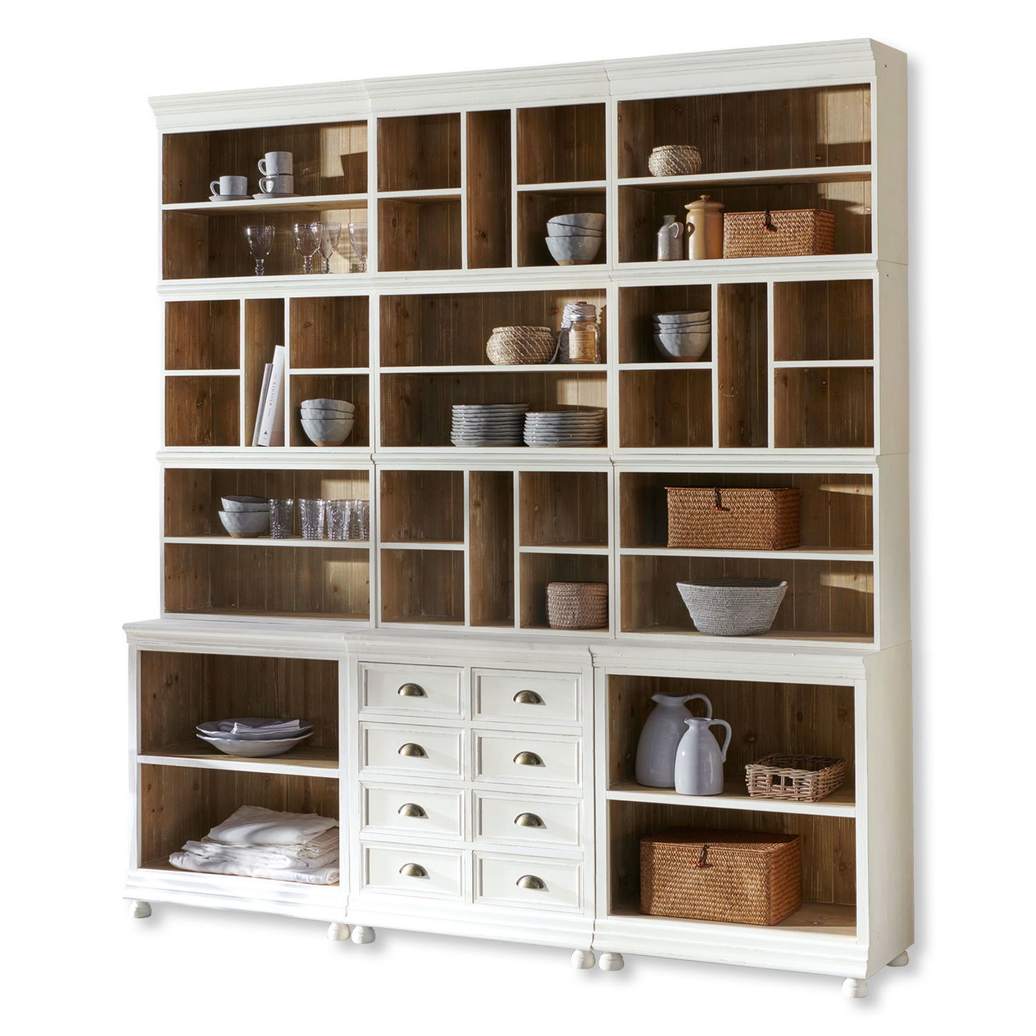 Bílá dřevěná skříň Shrewsbury s mnoha policemi a zásuvkami pro úložný prostor v obýváku