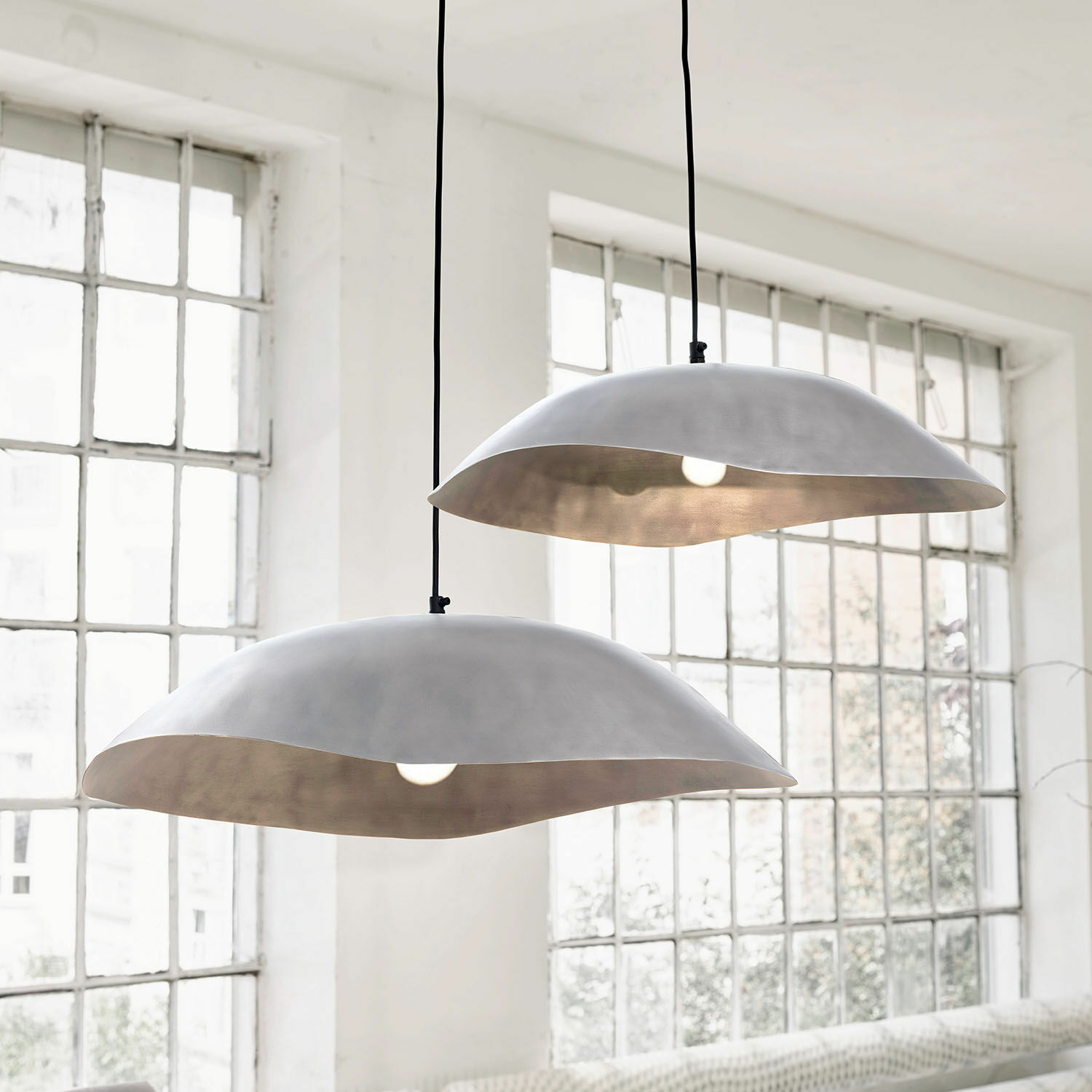 Závěsné lampy, 2dílná sada Gariés Moderní závěsné lampy ze stříbrného kovu vhodné do minimalistického interiéru