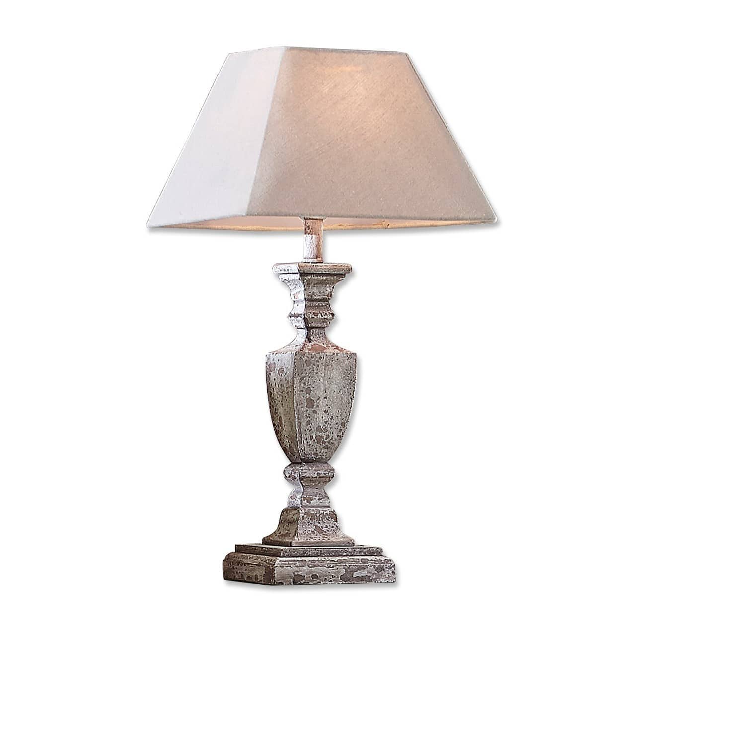 Stolní lampa Gorham Stolní lampa se šedým postaršeným kovovým tělem a béžovým stínidlem do obývacího pokoje