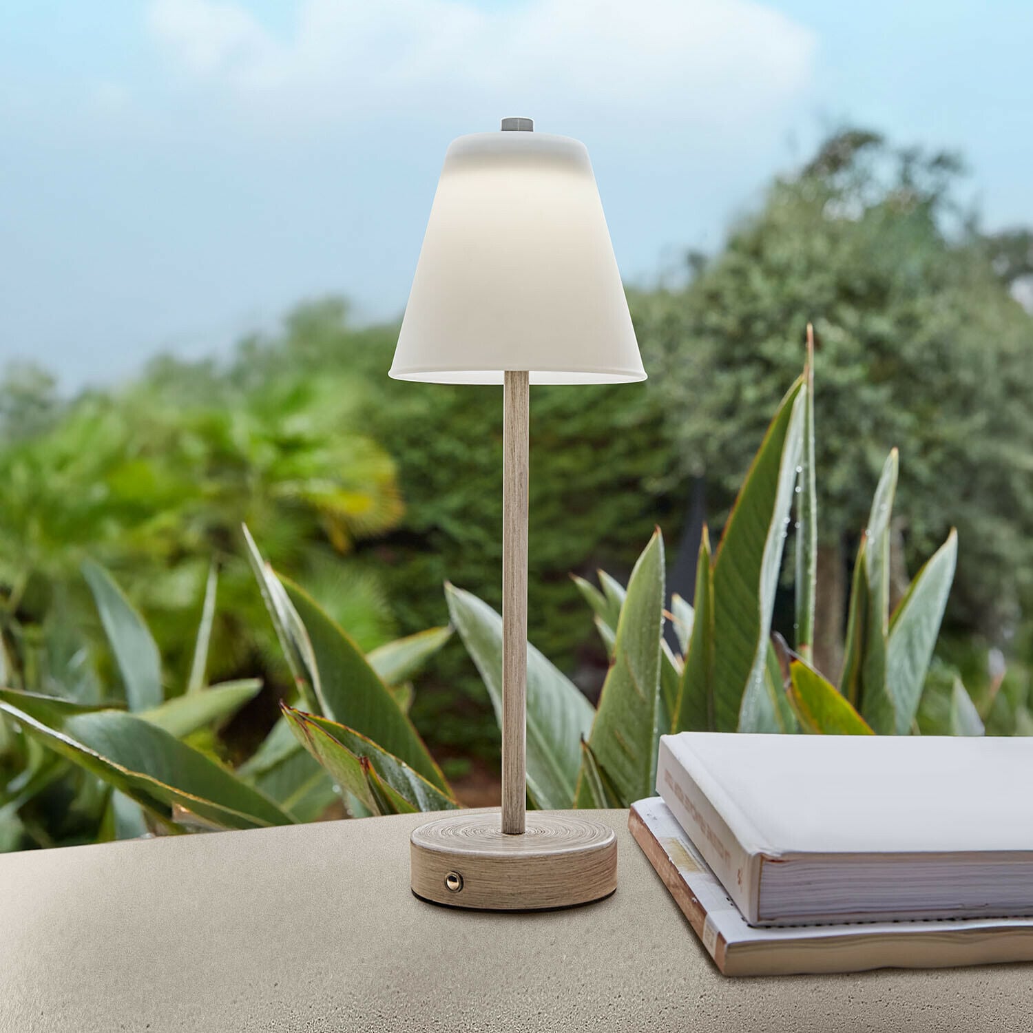 Dobíjecí stolní lampa Melari Stolní lampa z světlého dřeva s bílým stínidlem, vhodná pro čtení a dekoraci interiéru