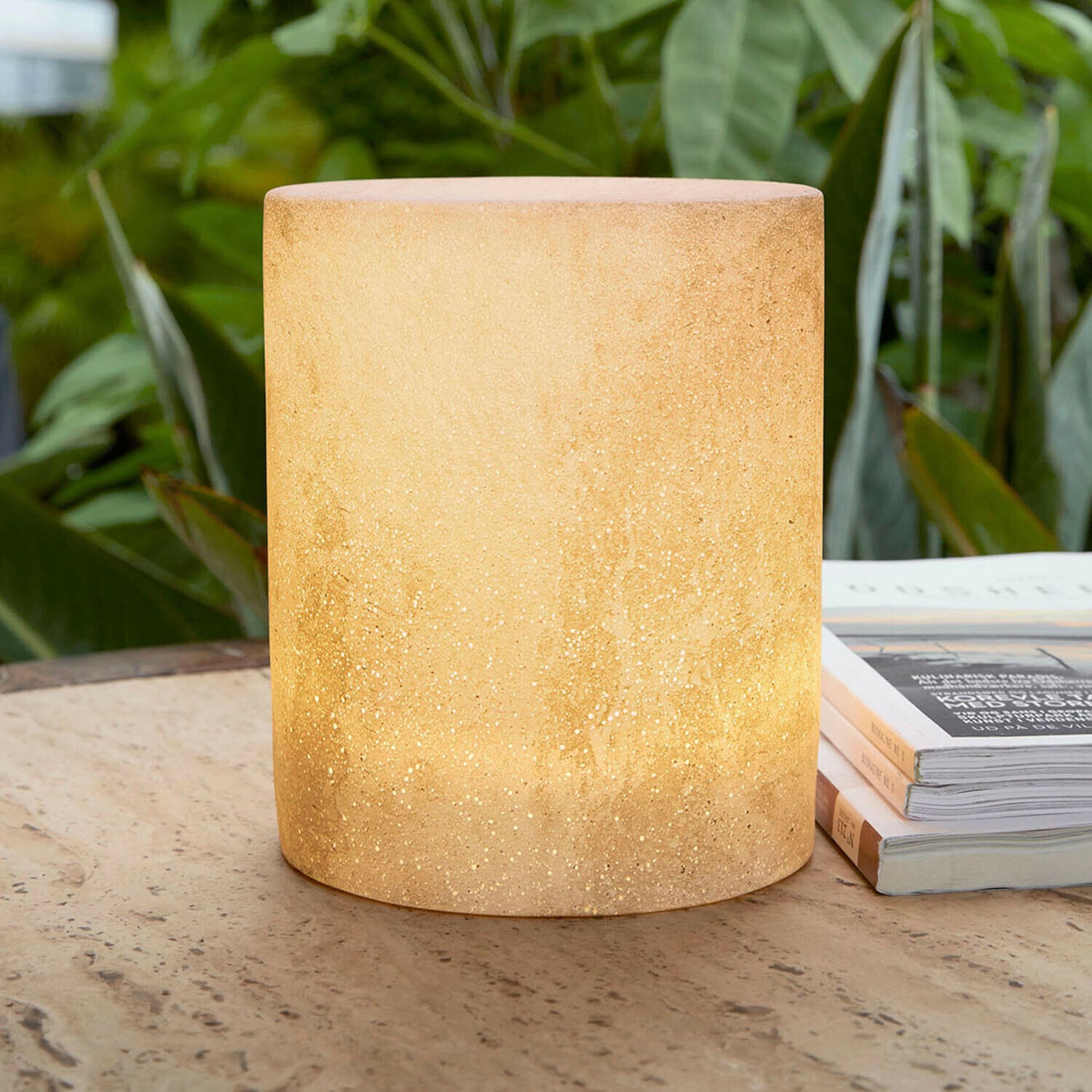 Dobíjecí LED lampa Marévos Stolní svítidlo ve tvaru válce z matného skla v teplé béžové barvě na terasu nebo balkon