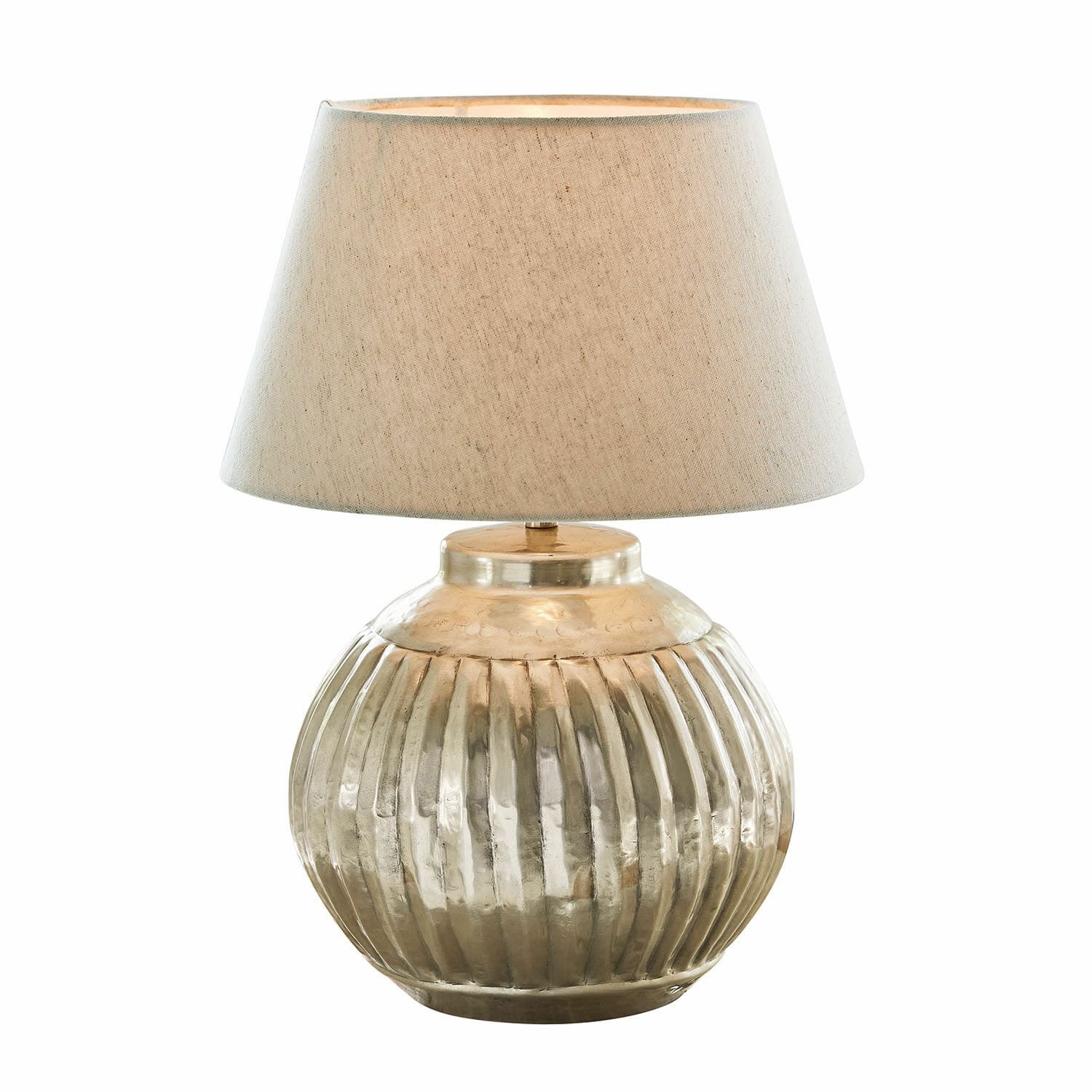 Stolní lampa Lillemor Stolní lampa se zlatou žebrovanou kovovou základnou a béžovým stínidlem do interiéru