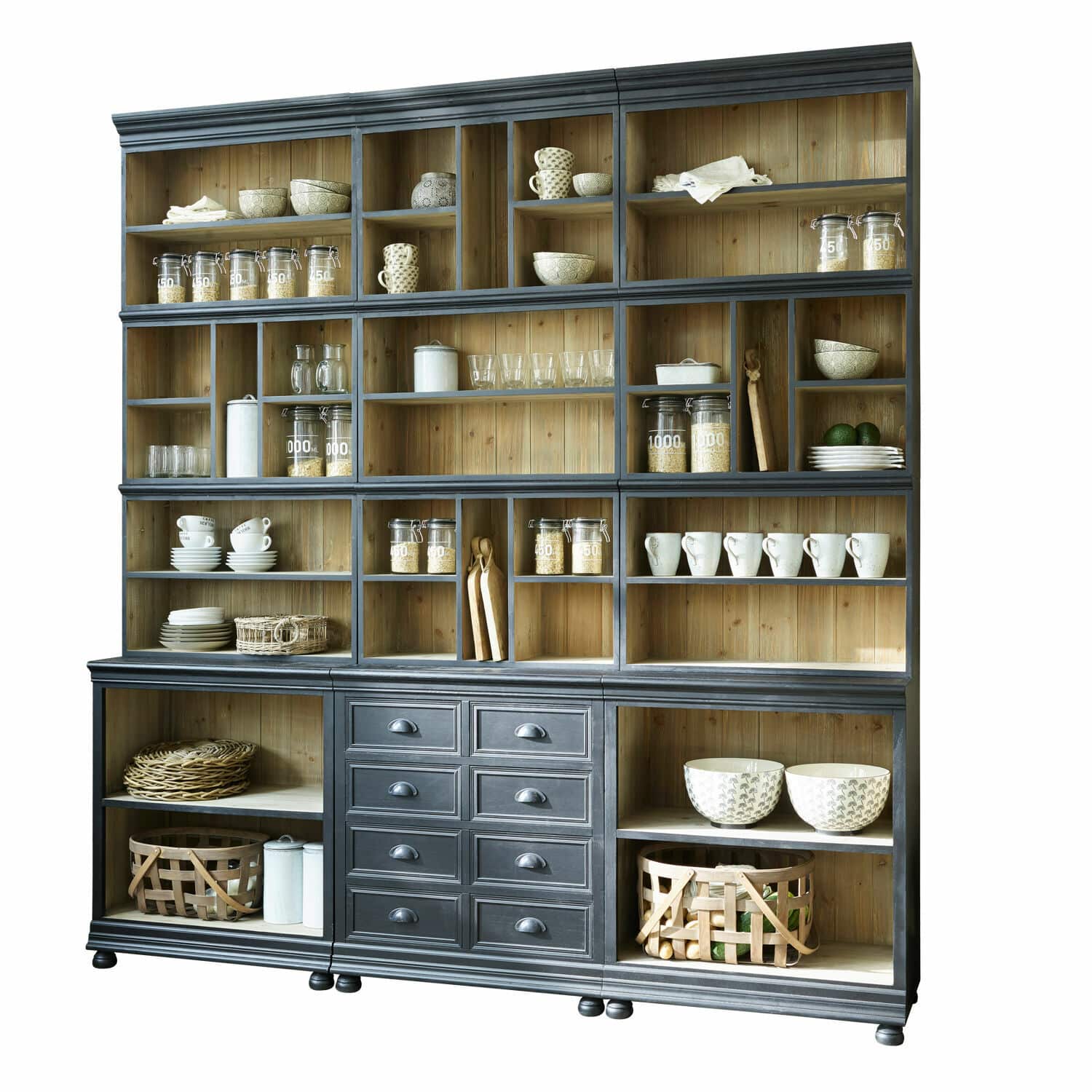 Velká černá dřevěná skříň Shrewsbury s mnoha policemi a zásuvkami pro uskladnění kuchyňských potřeb