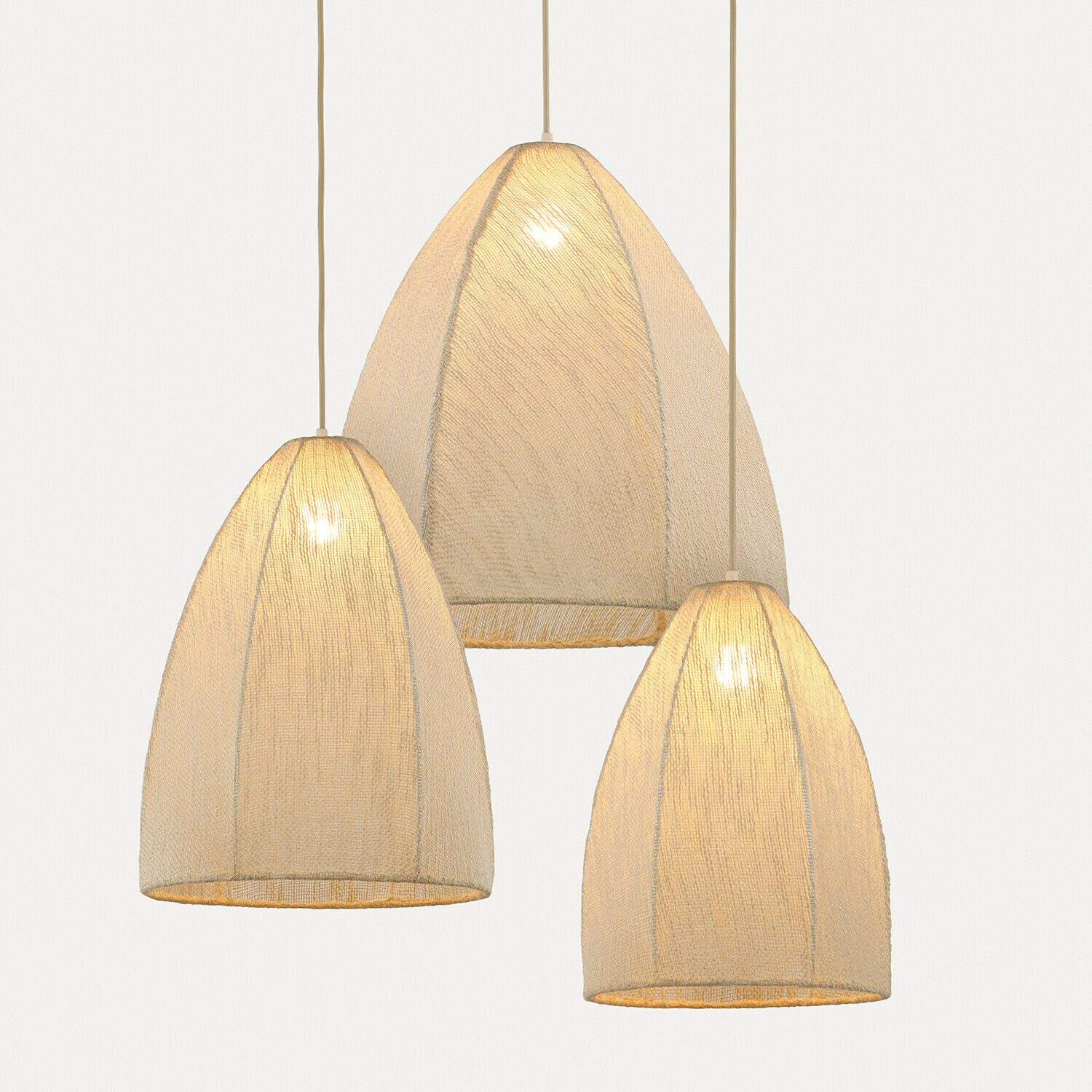 Tři závěsná svítidla s jasnými texturovanými látkovými stínidly, moderní interiérové osvětlení