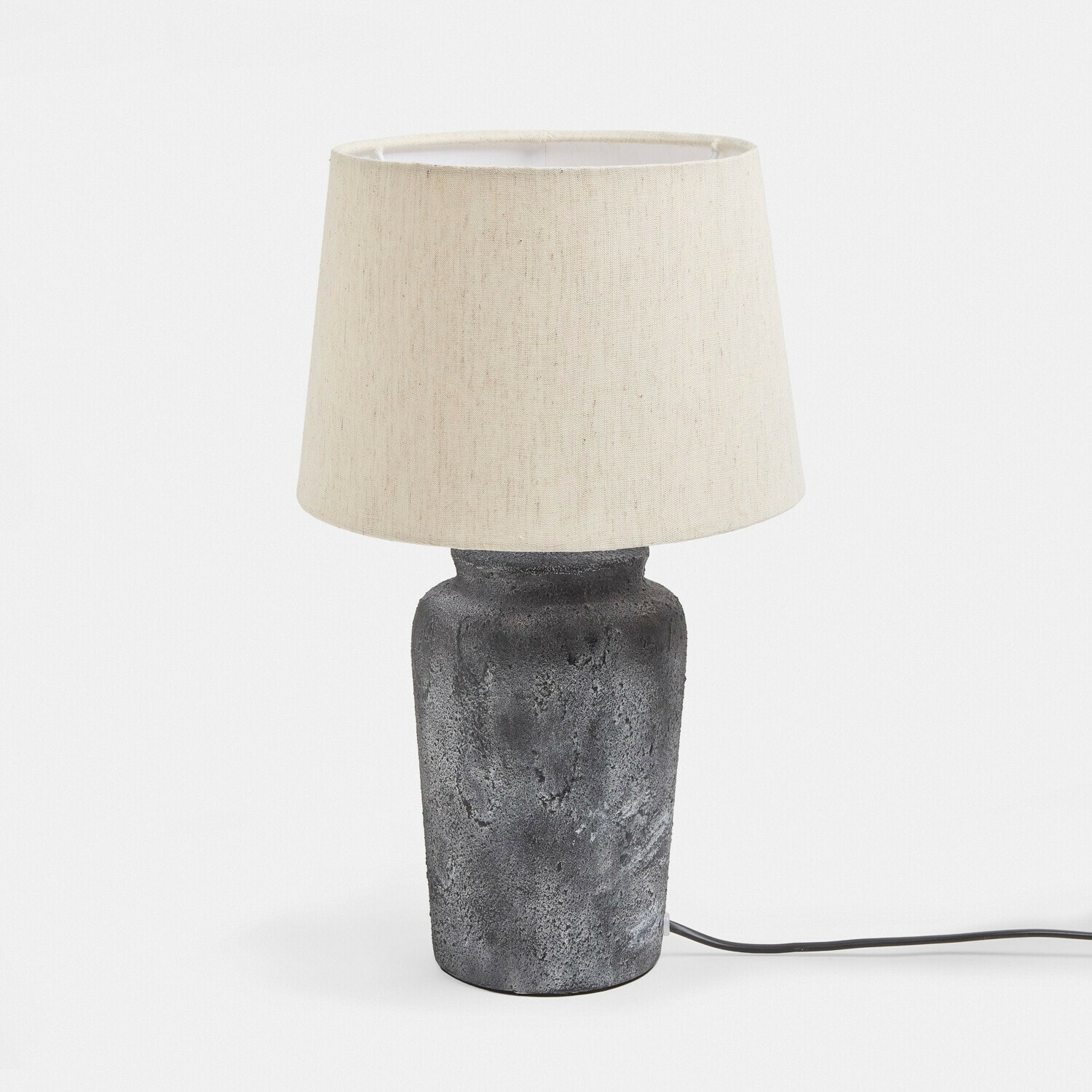 Stolní lampa Karvienne Stolní lampa z tmavě šedé kameniny s krémovým textilním stínidlem, moderní osvětlení