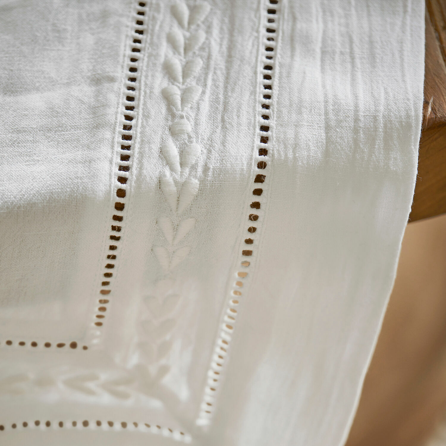 Běhoun na stůl Ellingford