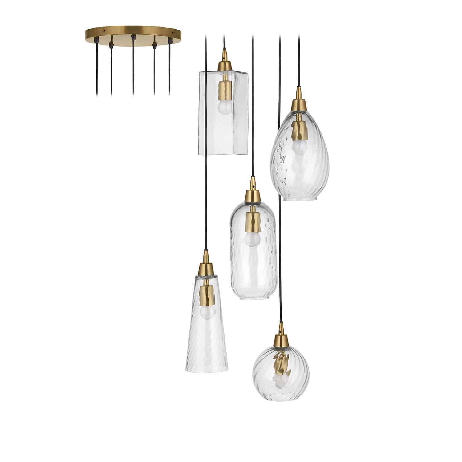 Moderní závěsné svítidlo s pěti skleněnými stínidly a mosaznými prvky, osvětlení interiéru