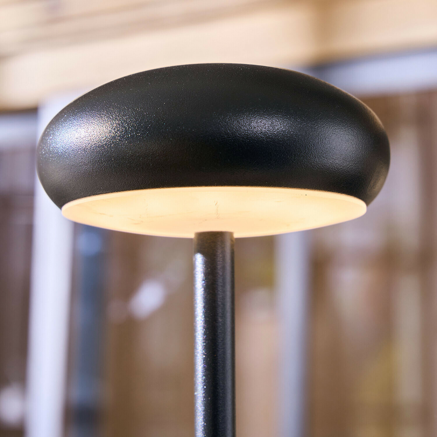 Dobíjecí stolní lampa Loxbridge